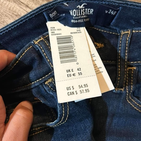 🦋NWT BEAUTIFUL Hollister Jeans!🦋 - Picture 2 of 2